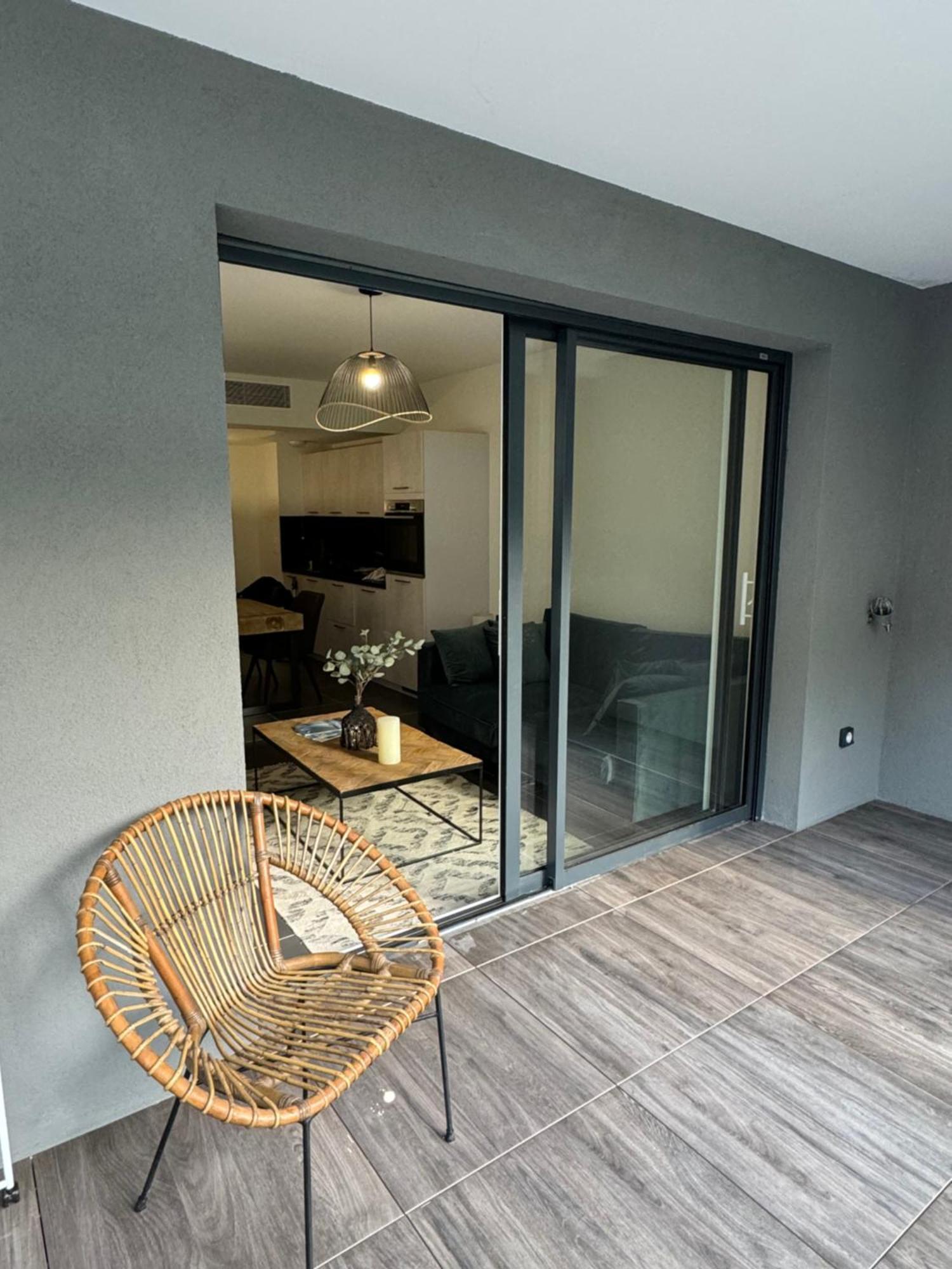 Superbe T2 Dans Residence Avec Piscine Chauffee Beausoleil Bagian luar foto